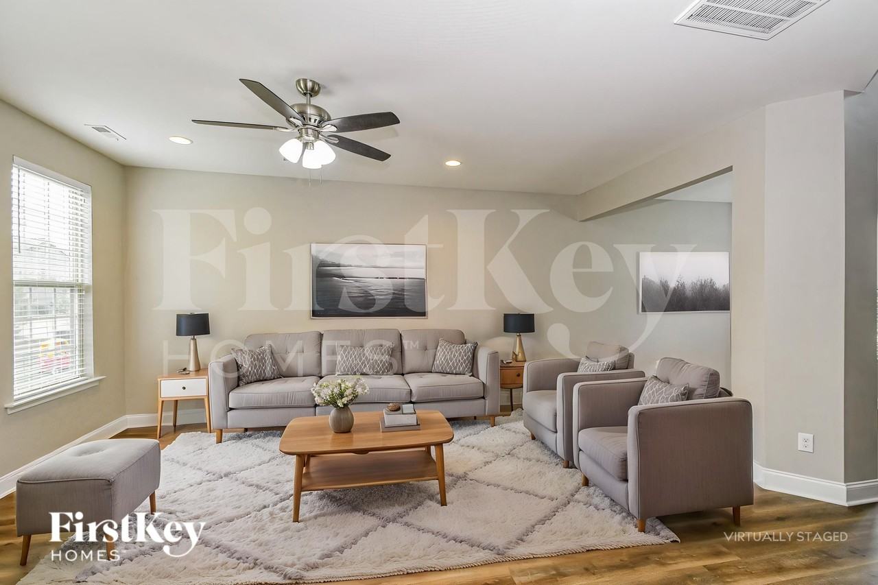 1004 Magnolia Farm Way - Photo 3 of 19