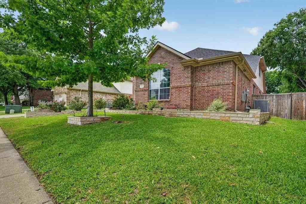 205 Lake Village Dr - Photo 4 of 33