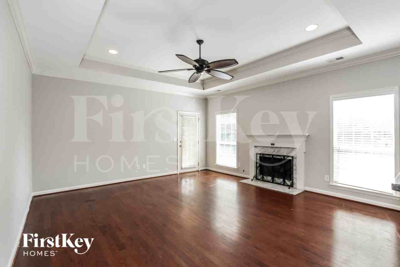 110 Cobblestone Ter - Photo 2 of 19