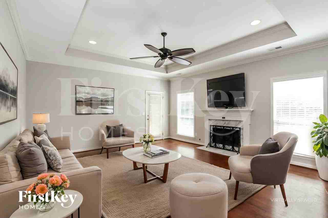 110 Cobblestone Ter - Photo 3 of 19