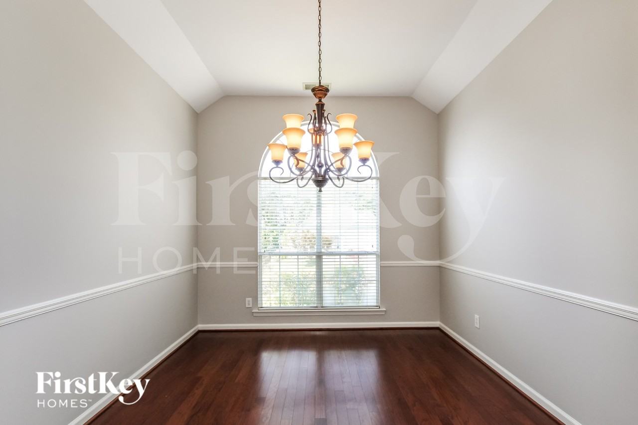 110 Cobblestone Ter - Photo 5 of 19