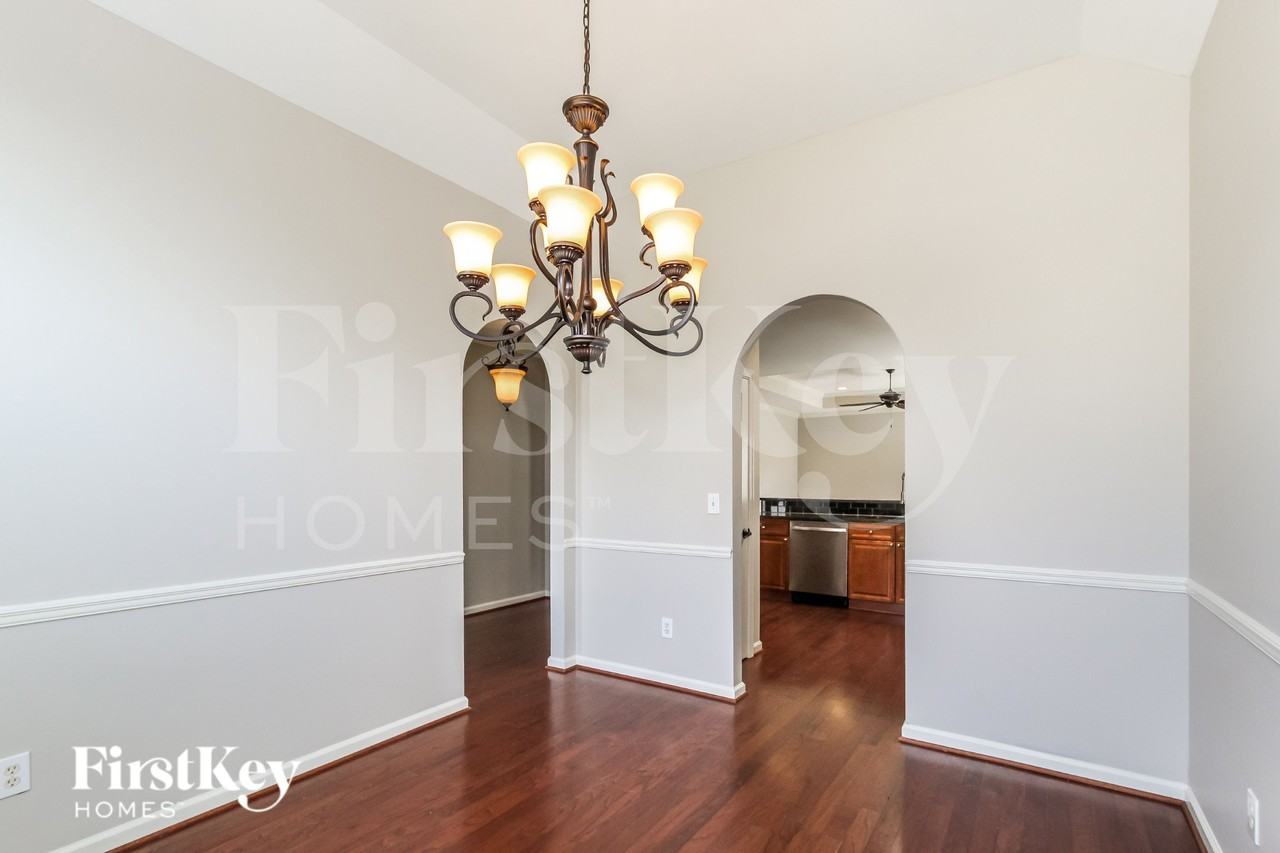 110 Cobblestone Ter - Photo 7 of 19
