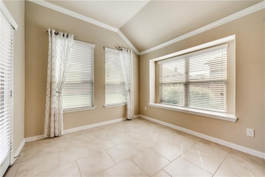 1312 Nacona Dr - Photo 6 of 25