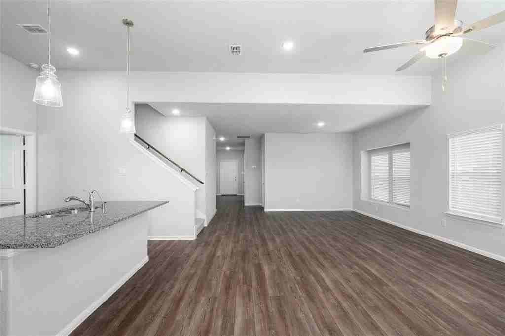 1944 Huisache St - Photo 7 of 33