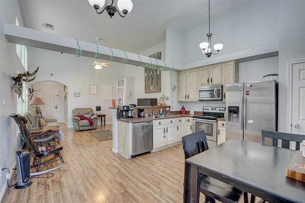 8801 Stewart St - Photo 7 of 27