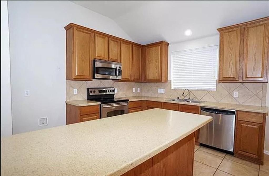 1820 Ringtail Dr - Photo 4 of 13