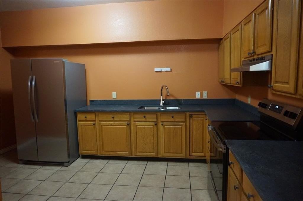 2611 Fernwood Ave - Photo 3 of 7
