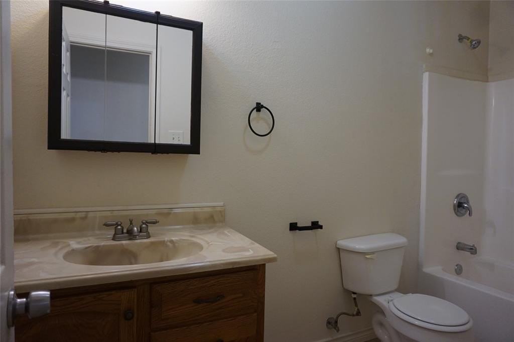 2611 Fernwood Ave - Photo 4 of 7