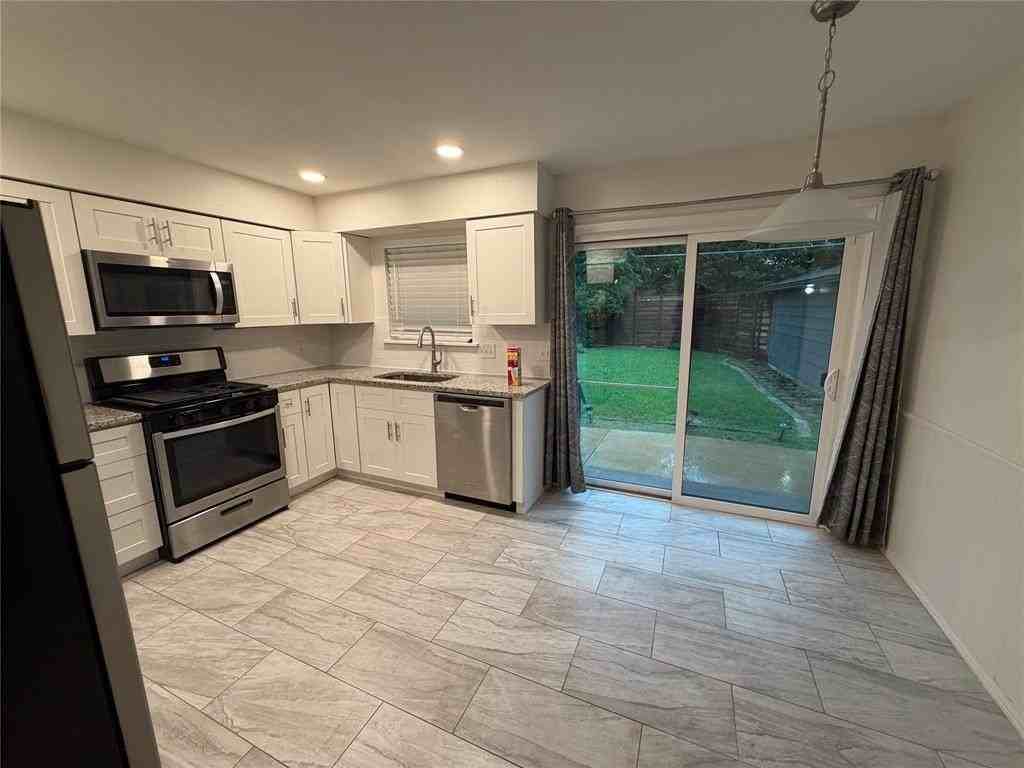 519 Heyser Dr - Photo 3 of 10