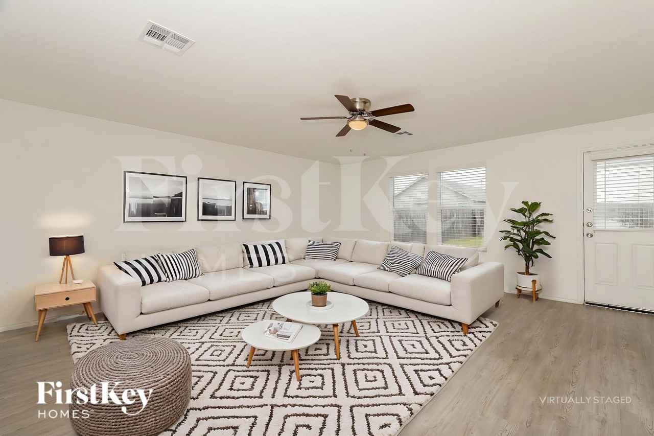 2439 Lake Hls - Photo 4 of 19