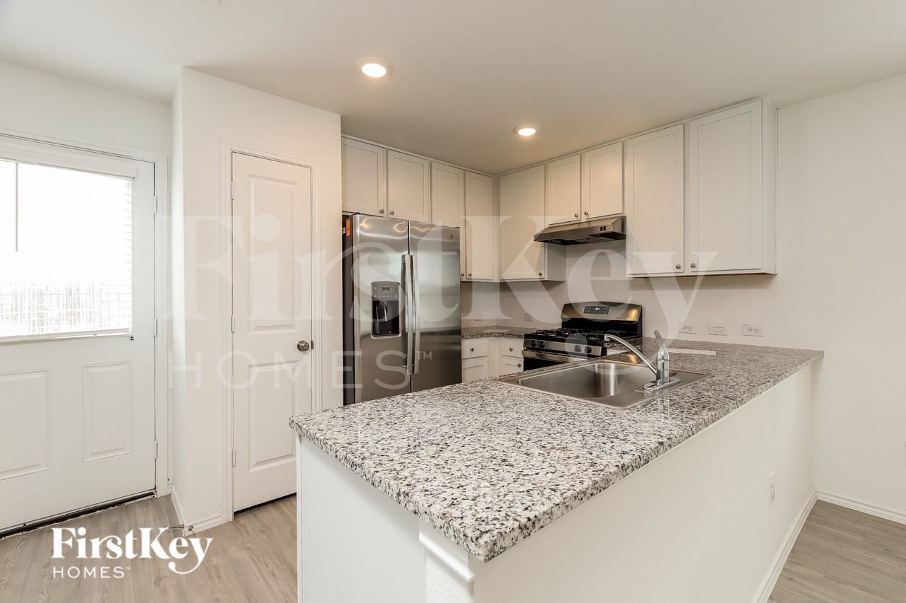 2439 Lake Hls - Photo 7 of 19