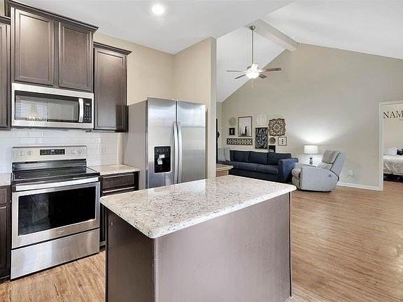 3004 Parker Rd - Photo 3 of 7