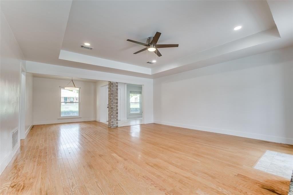 1323 Lark Ln - Photo 7 of 29