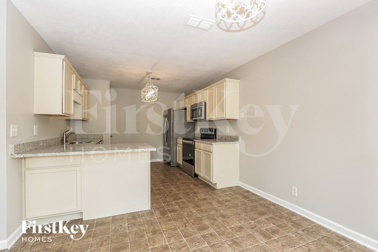869 Maricopa Dr - Photo 4 of 16