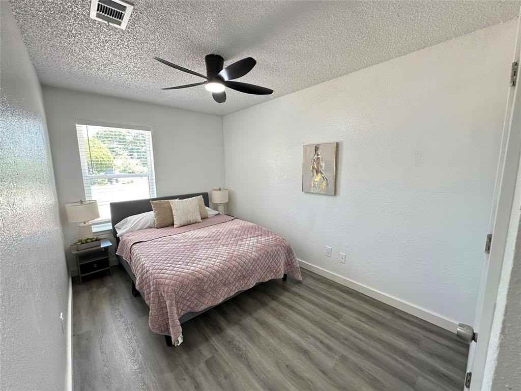 809 W Broadus Ave - Photo 5 of 8