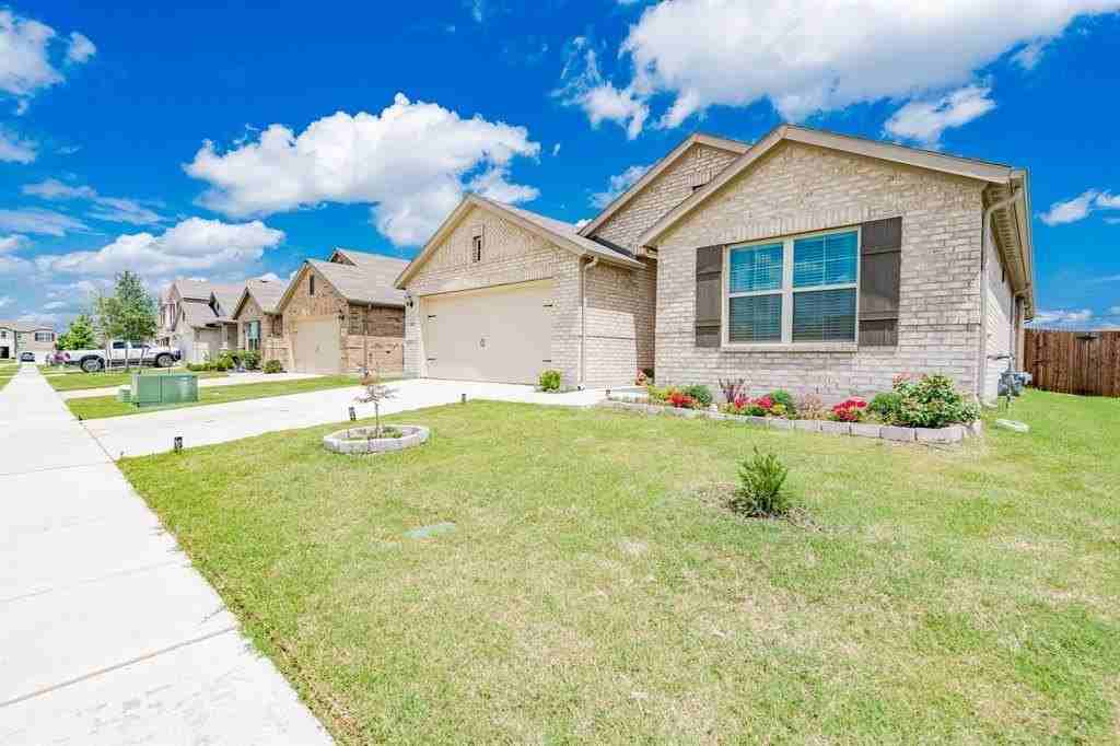 1825 Damianita Dr - Photo 3 of 39