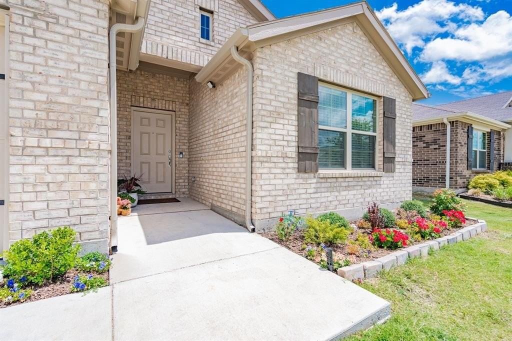 1825 Damianita Dr - Photo 4 of 39