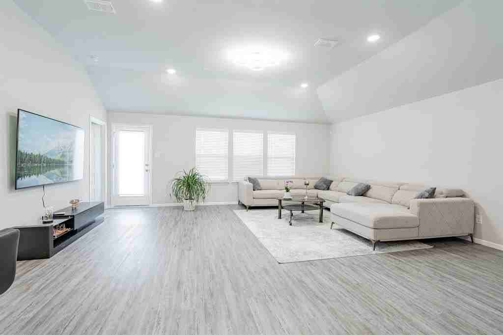 1825 Damianita Dr - Photo 6 of 39