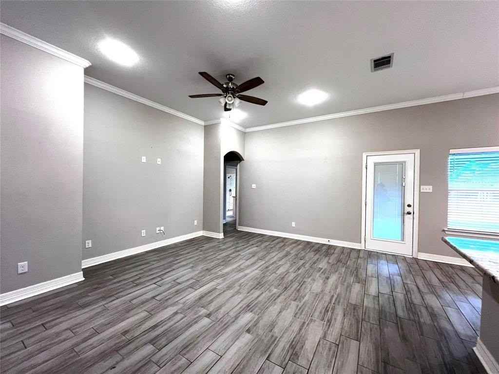 1012 Eva Dr - Photo 3 of 27