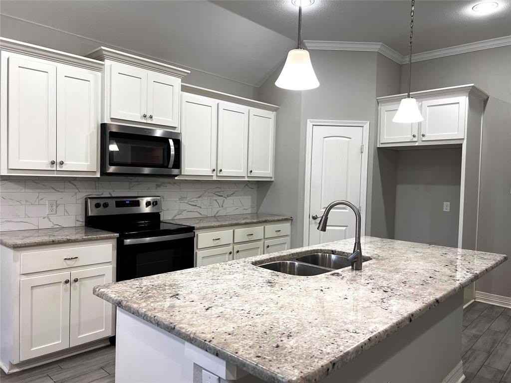1012 Eva Dr - Photo 5 of 27