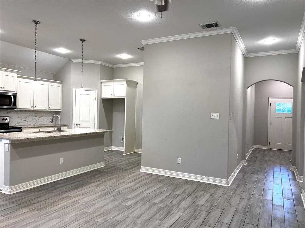 1012 Eva Dr - Photo 6 of 27