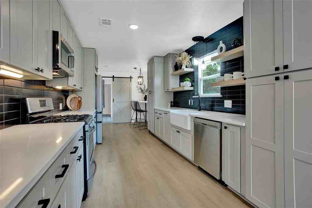 2910 W Crawford St - Photo 7 of 40