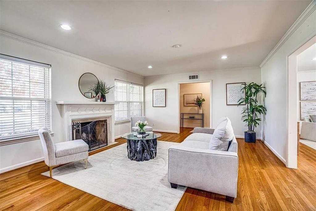 5730 Forest Ln - Photo 3 of 24