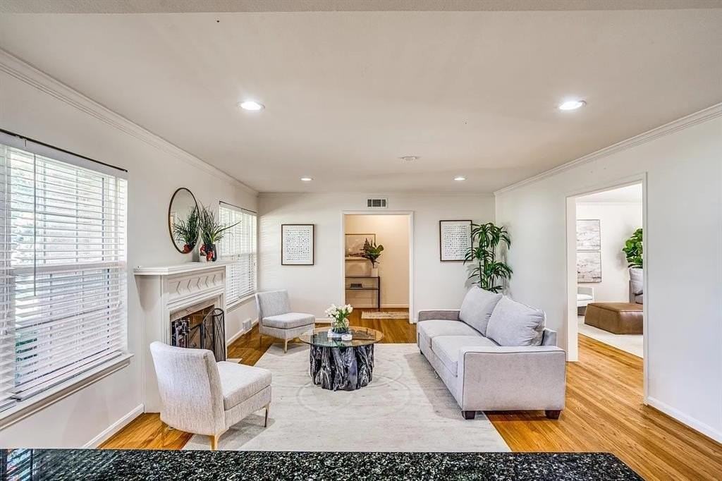 5730 Forest Ln - Photo 4 of 24