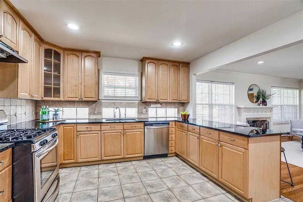 5730 Forest Ln - Photo 7 of 24