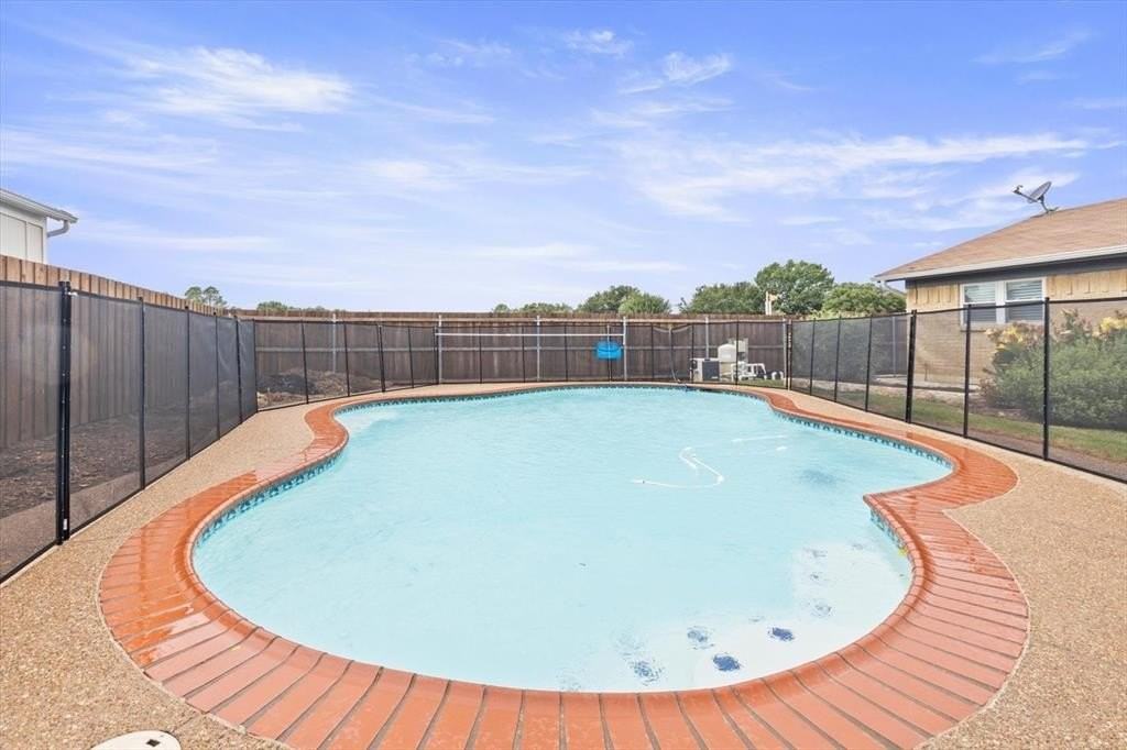 615 Bocowood Cir - Photo 2 of 24