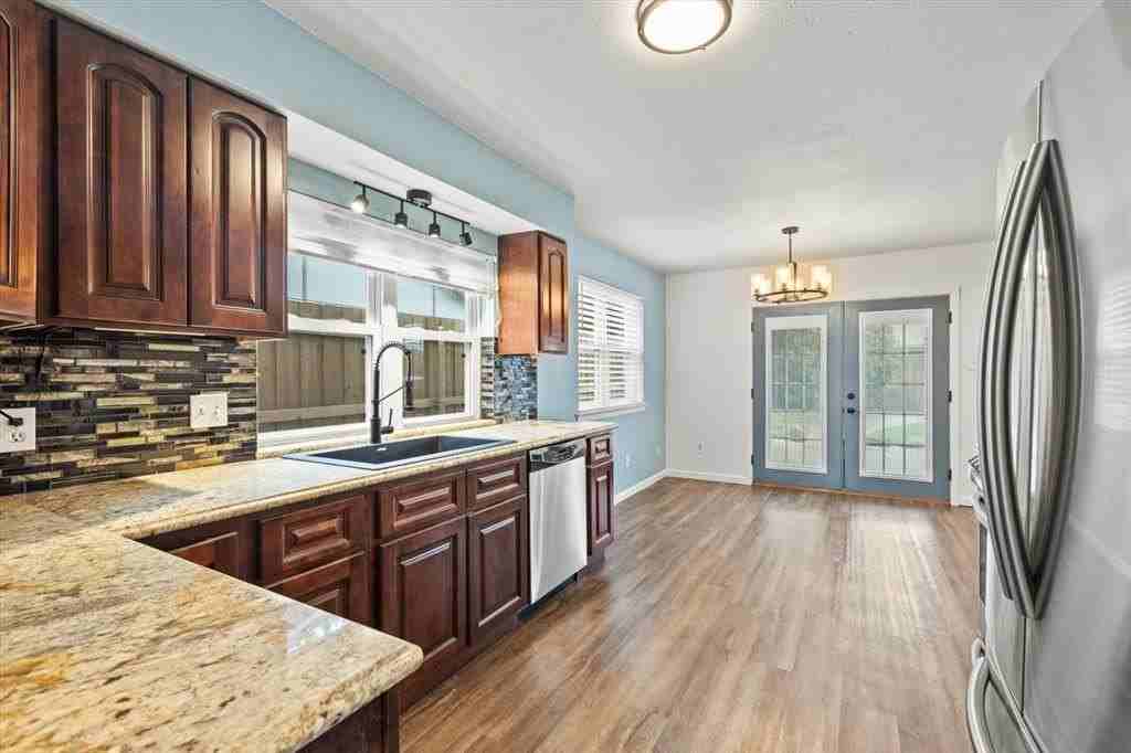 615 Bocowood Cir - Photo 5 of 24