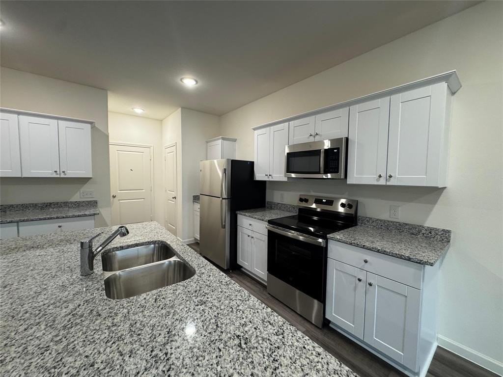 5734 Roadhouse - Photo 4 of 20