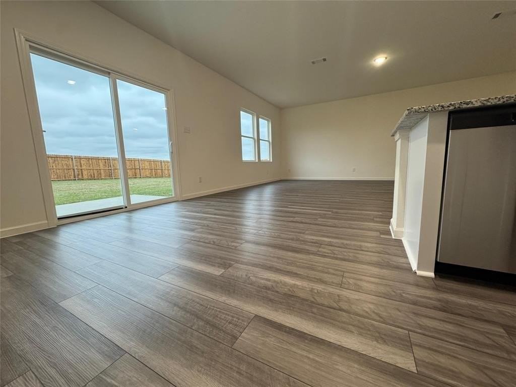 5734 Roadhouse - Photo 5 of 20