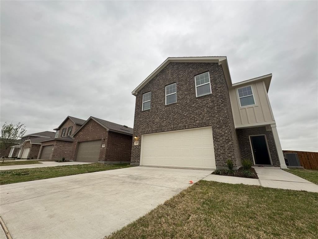 5734 Roadhouse - Photo 6 of 20