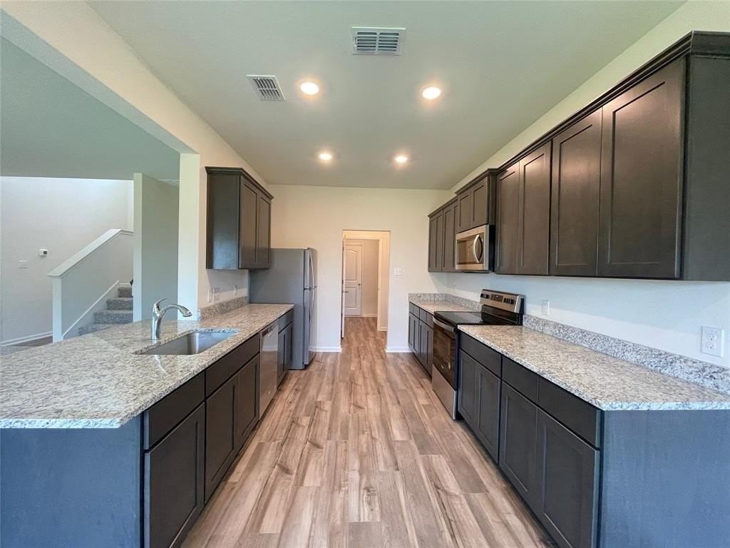 620 Fountain Dr - Photo 4 of 32