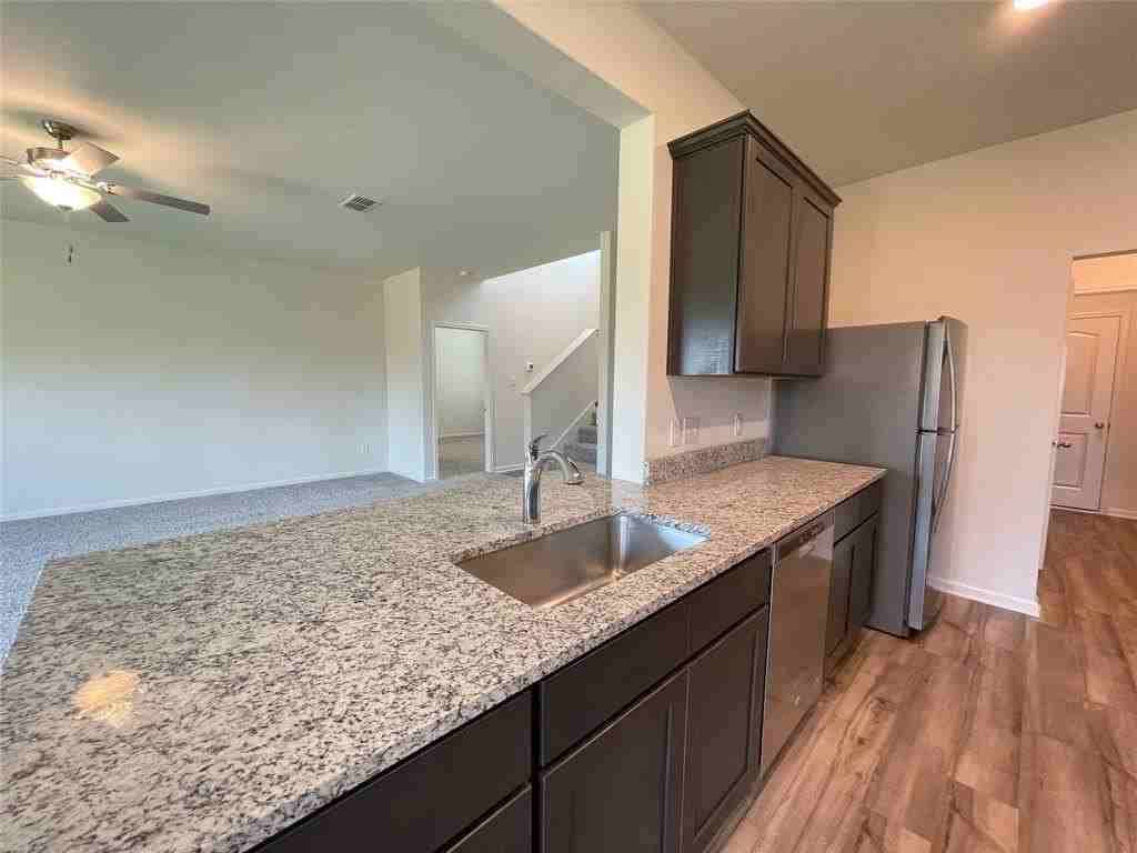 620 Fountain Dr - Photo 5 of 32