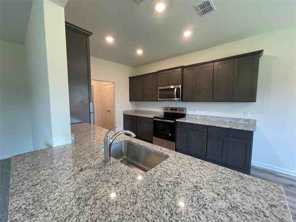 620 Fountain Dr - Photo 6 of 32