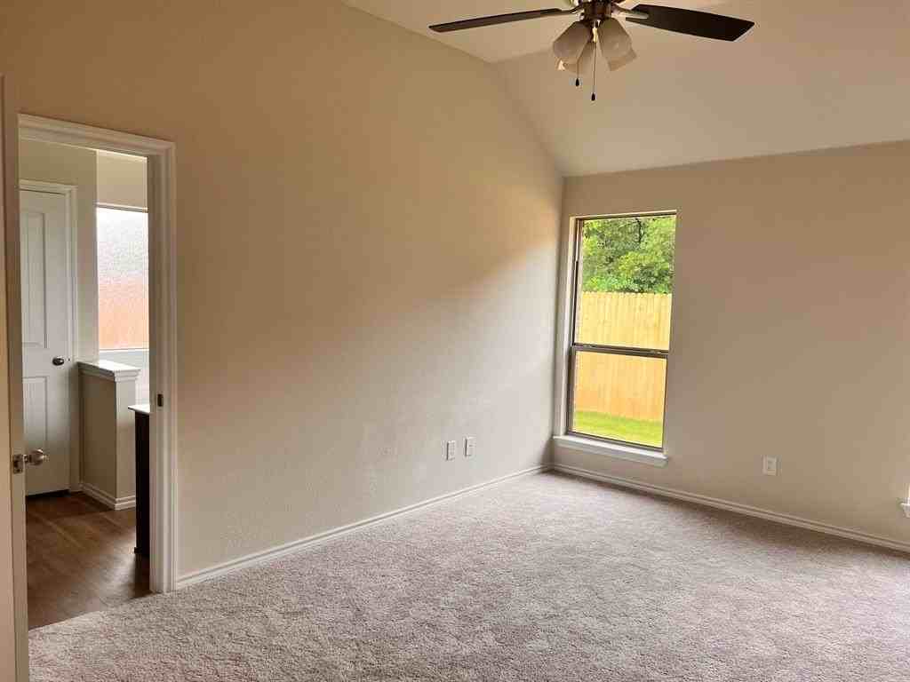 324 Greenhaven Dr - Photo 3 of 20