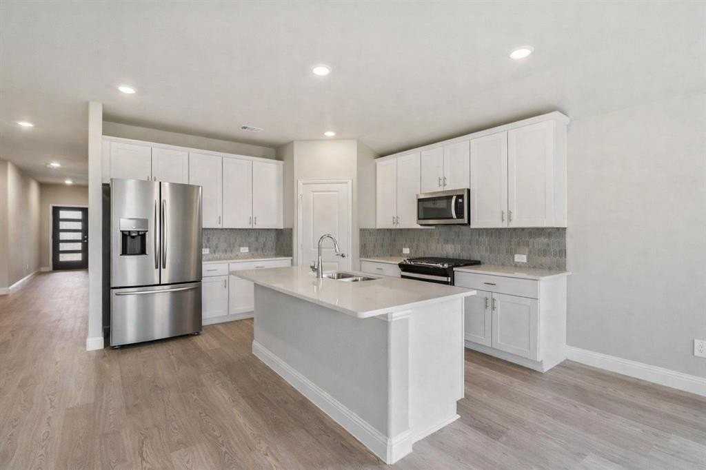 463 Yellowstar Ln - Photo 4 of 28