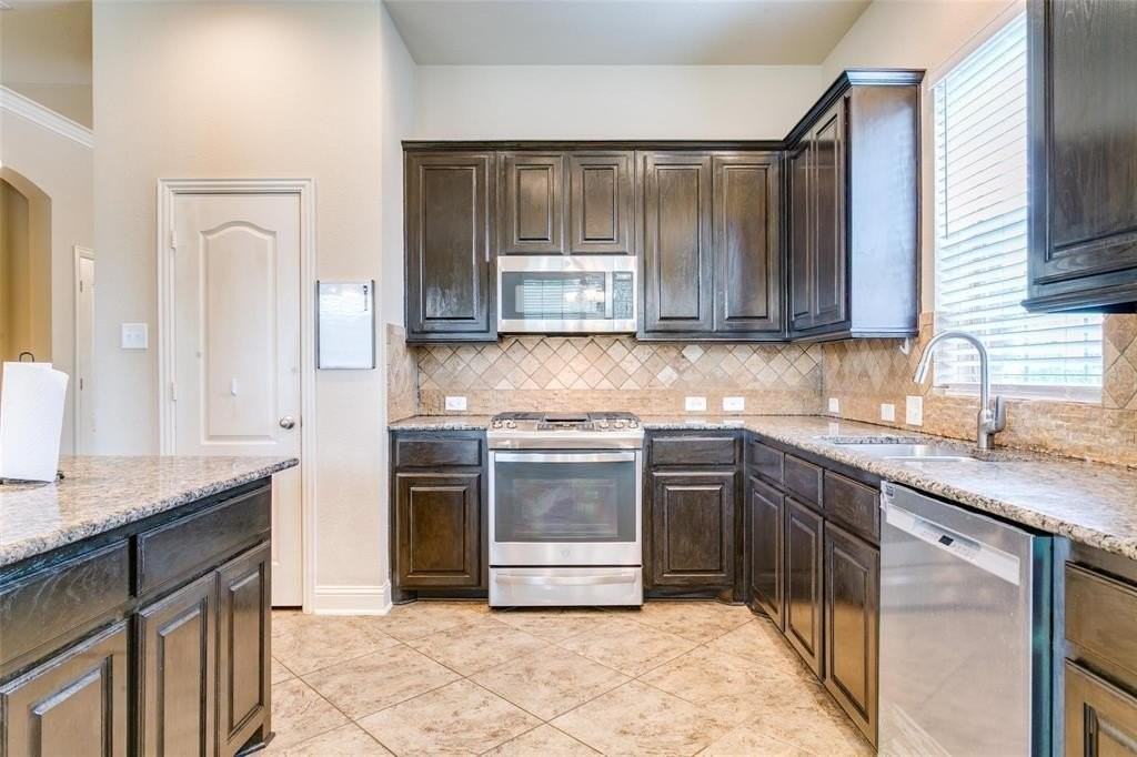 3116 Hereford Dr - Photo 3 of 19