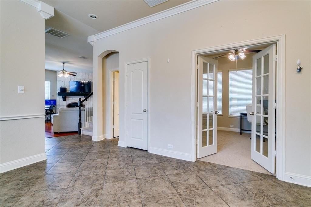3116 Hereford Dr - Photo 5 of 19