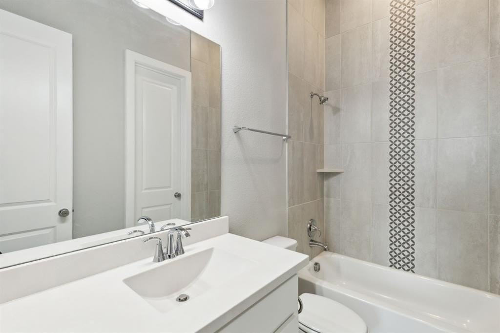 4131 Sandhills Ln - Photo 6 of 38