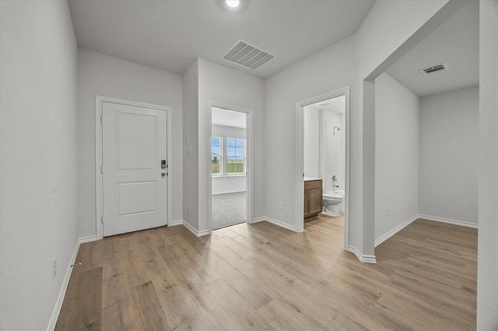 2307 Albert Ln - Photo 6 of 35