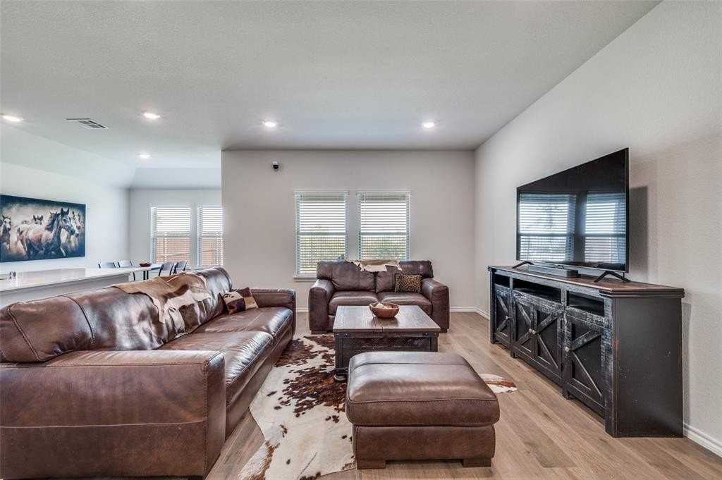 13105 Dawson Dr - Photo 3 of 16