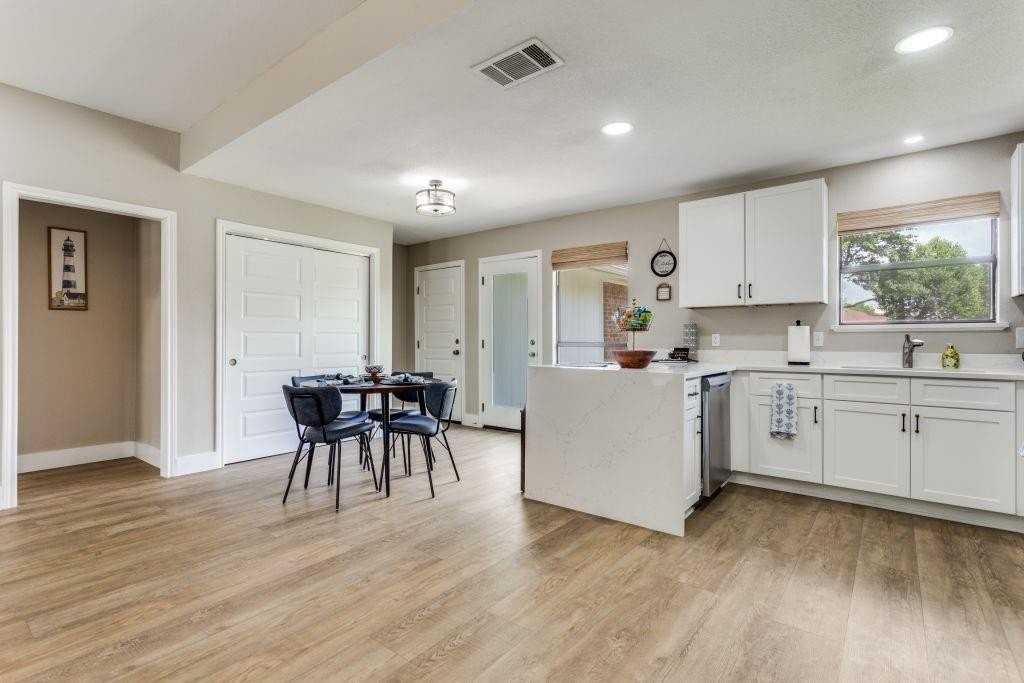 926 Hillside Ln - Photo 4 of 11