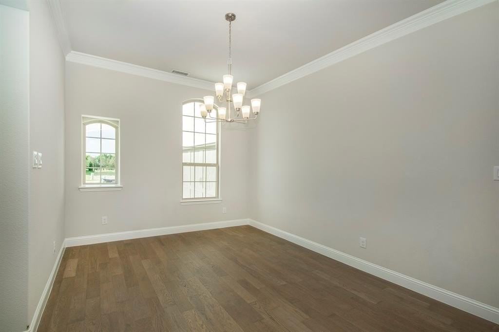 2223 Clairmount Dr - Photo 3 of 27