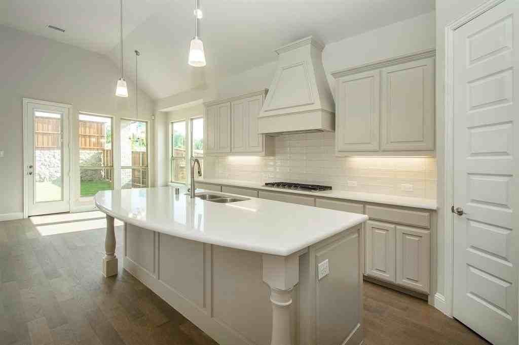 2223 Clairmount Dr - Photo 6 of 27