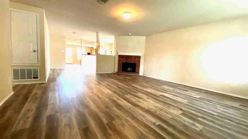1829 Nightingale Dr - Photo 2 of 9