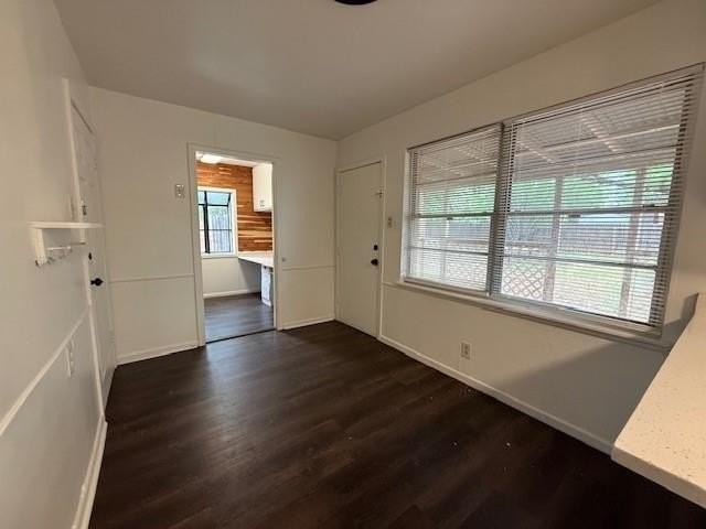 725 S La Salle Dr - Photo 5 of 17