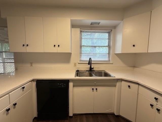 725 S La Salle Dr - Photo 7 of 17